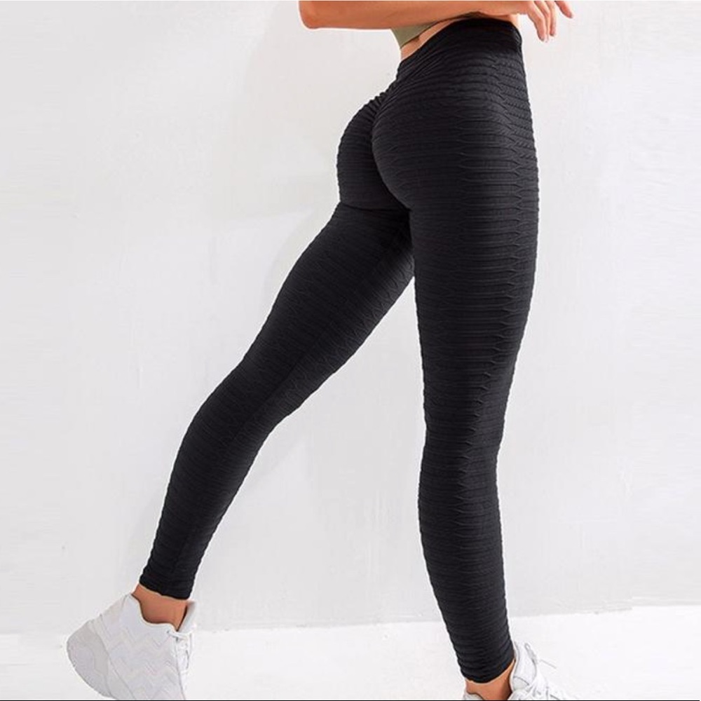 Brand new / never worn butt scrunch leggings
